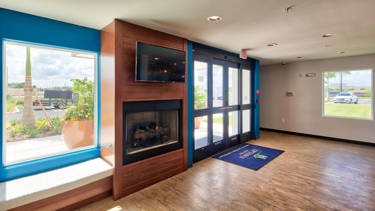Uptown Suites Extended Stay Tampa Fl - Riverview Экстерьер фото